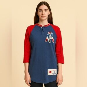 New‎ England Patriots Mitchell & Ness historic logo 3/4 sleeve Henley T-Shirt